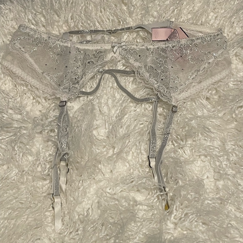 Victoria’s Secret White Suspender 2015 Fashion Show